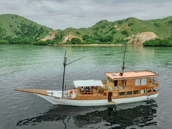komodo boat tour 3 days 2 nights